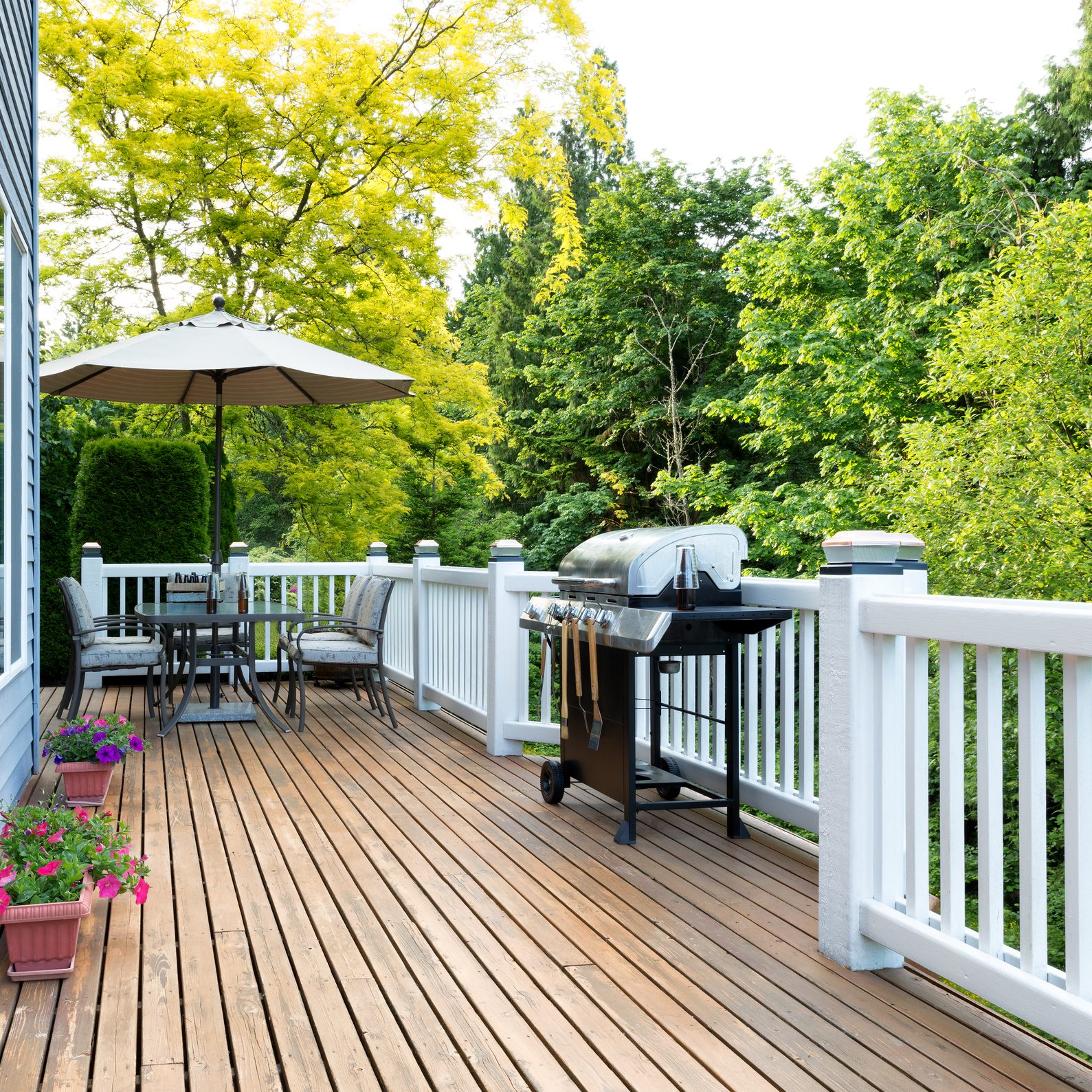 dreamstime_m_93958510 Patio & Decking